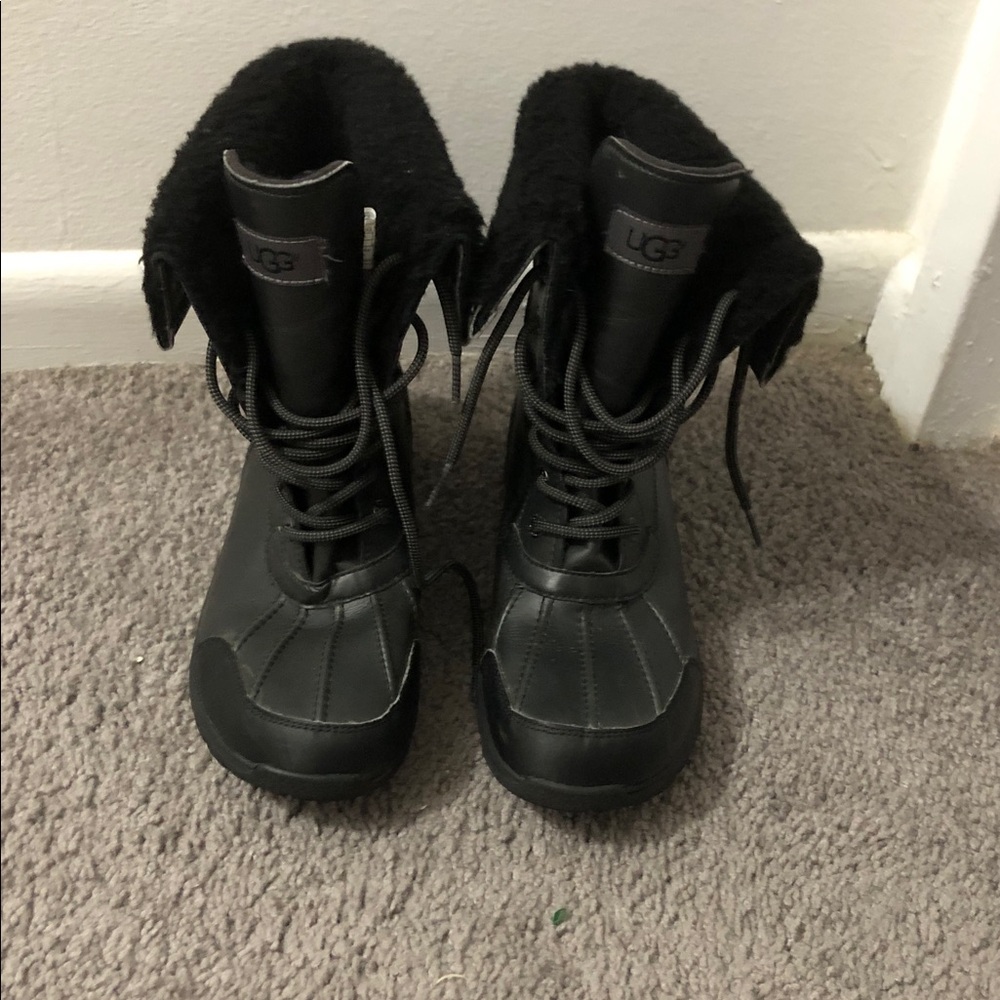 UGG Women's Gray and Black Winter Boots